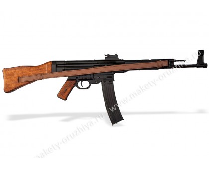 Немецкая штурмовая винтовка STG 44 с ремнем