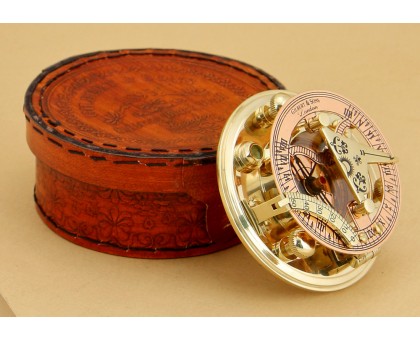 Компас с солнечными часами "Gilbert & Sons 1895" в круглом кожаном футляре D 8 см