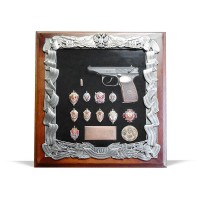 Панно с пистолетом Макарова с 11 знаками ФСБ большое 44x40