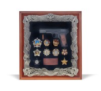 Ключница с пистолетом ТТ с 9 наградами Великой Отечественной войны 44x40 см