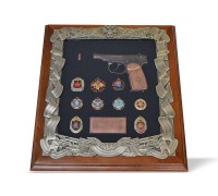 Панно с пистолетом Макарова с 9 знаками ГРУ большое 44x40