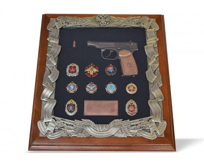 Панно с пистолетом Макарова с 9 знаками ГРУ большое 44x40