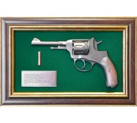 Панно с револьвером Наган в подарочном футляре