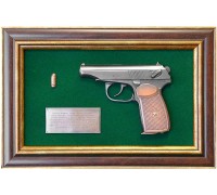 Панно с пистолетом Макарова в подарочной коробке