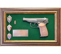 Панно с пистолетом Макарова со знаками ФСБ в подарочной коробке